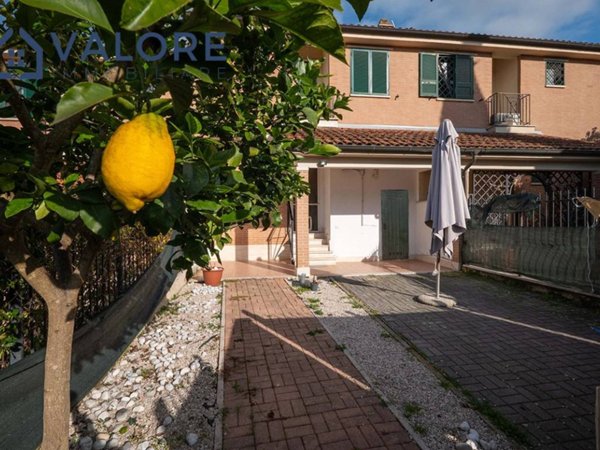 casa indipendente in vendita a Roma in zona Cinquina