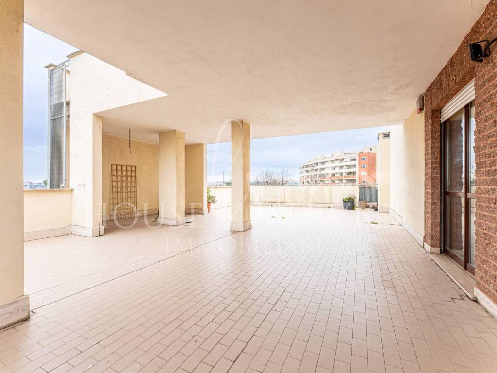 appartamento in vendita a Roma in zona Casal Monastero