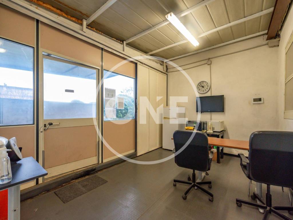 negozio in vendita a Roma in zona Finocchio