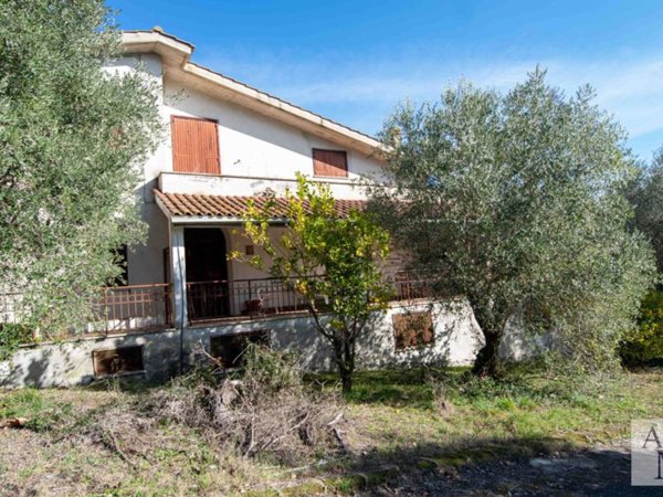 casa indipendente in vendita a Roma in zona Cesano