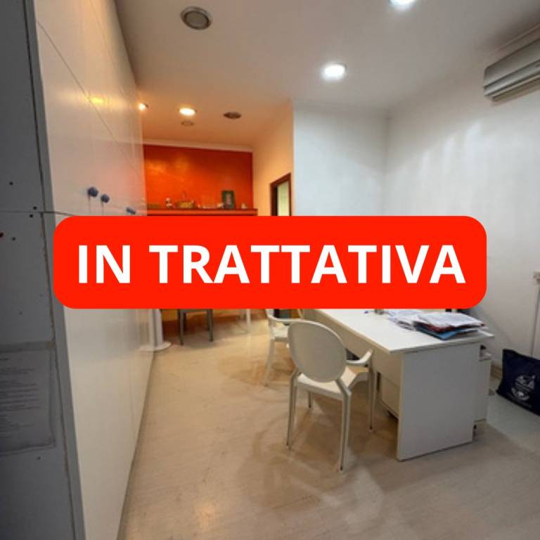 negozio in vendita a Roma in zona Tuscolano