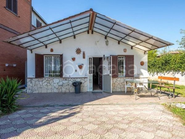casa indipendente in vendita a Roma in zona Case Rosse