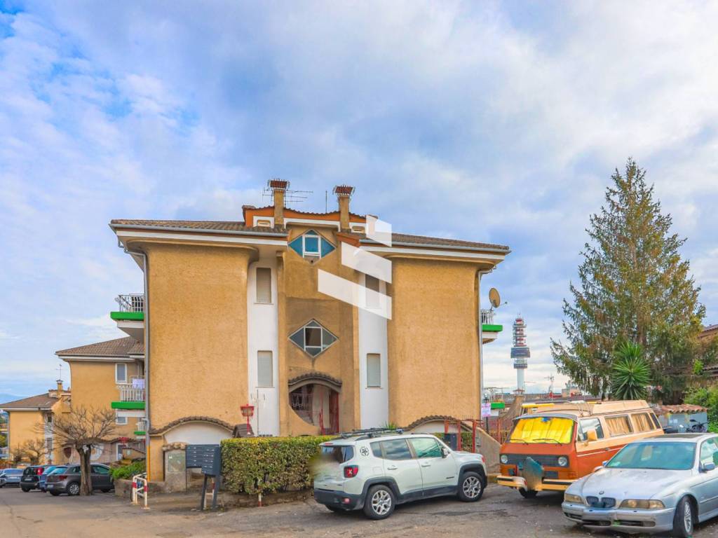 appartamento in vendita a Roma in zona Tomba di Nerone