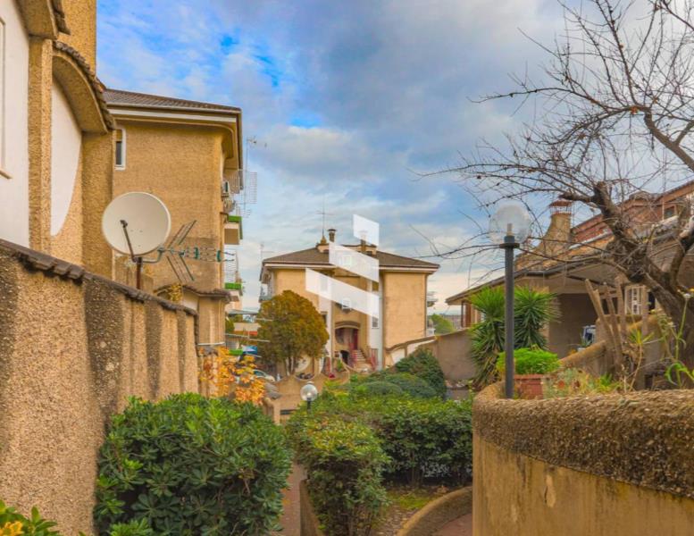 appartamento in vendita a Roma in zona Tomba di Nerone