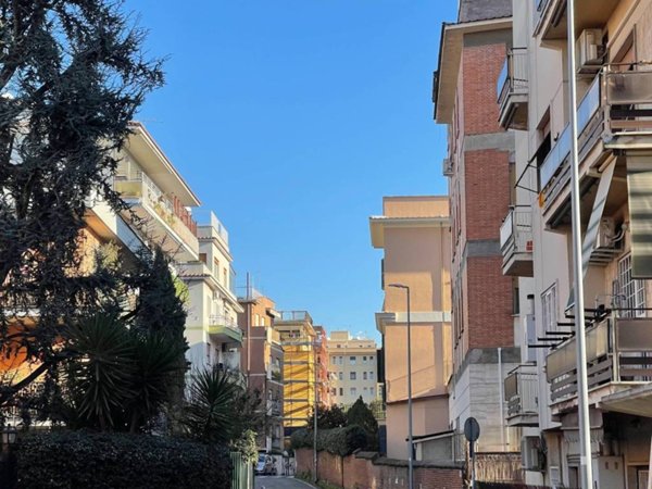 appartamento in vendita a Roma in zona Appio Latino