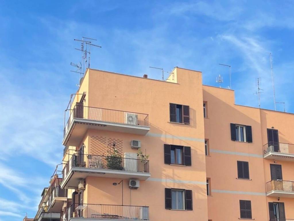 appartamento in vendita a Roma in zona Appio Latino