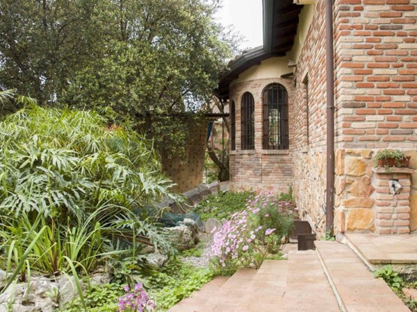 pentavano in vendita a Roma in zona Ottavia