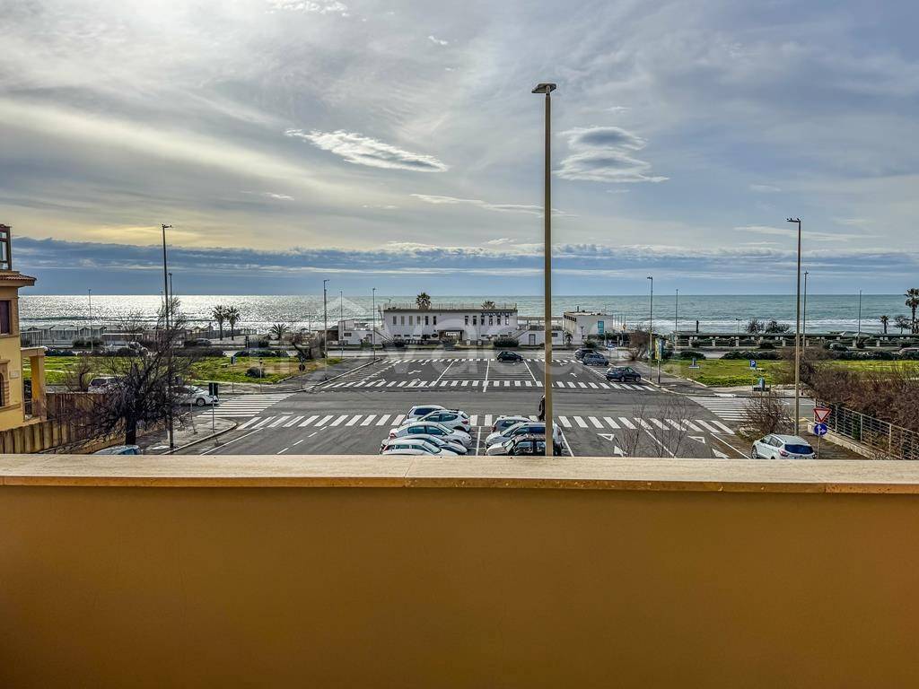 appartamento in vendita a Roma in zona Ostia