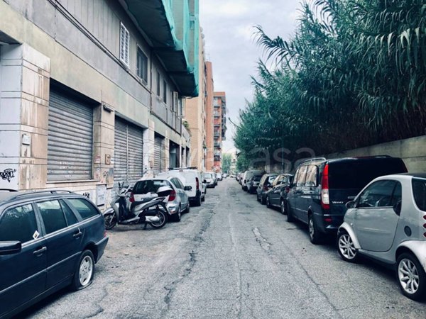 negozio in vendita a Roma in zona Portuense