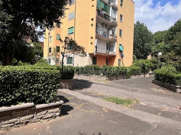 appartamento in vendita a Roma in zona Ostiense