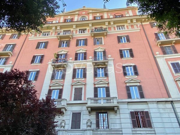 appartamento in vendita a Roma in zona Ostiense