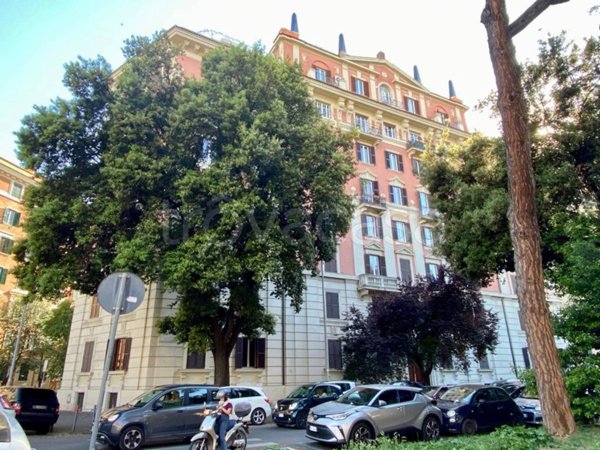 appartamento in vendita a Roma in zona Ostiense
