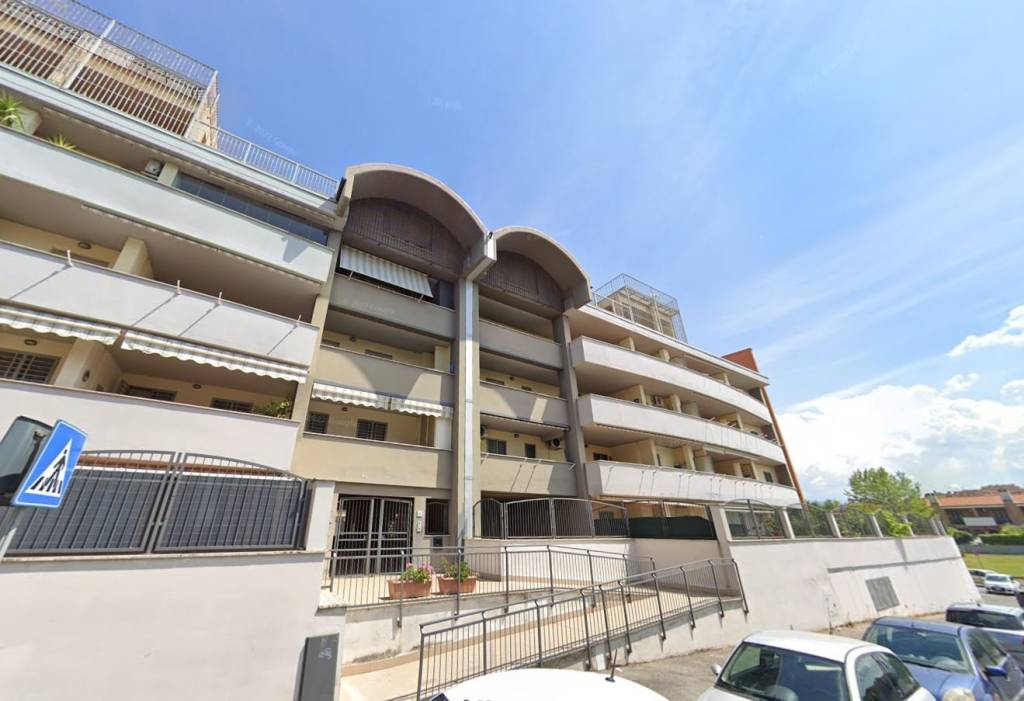 appartamento in vendita a Roma in zona Ponte Mammolo