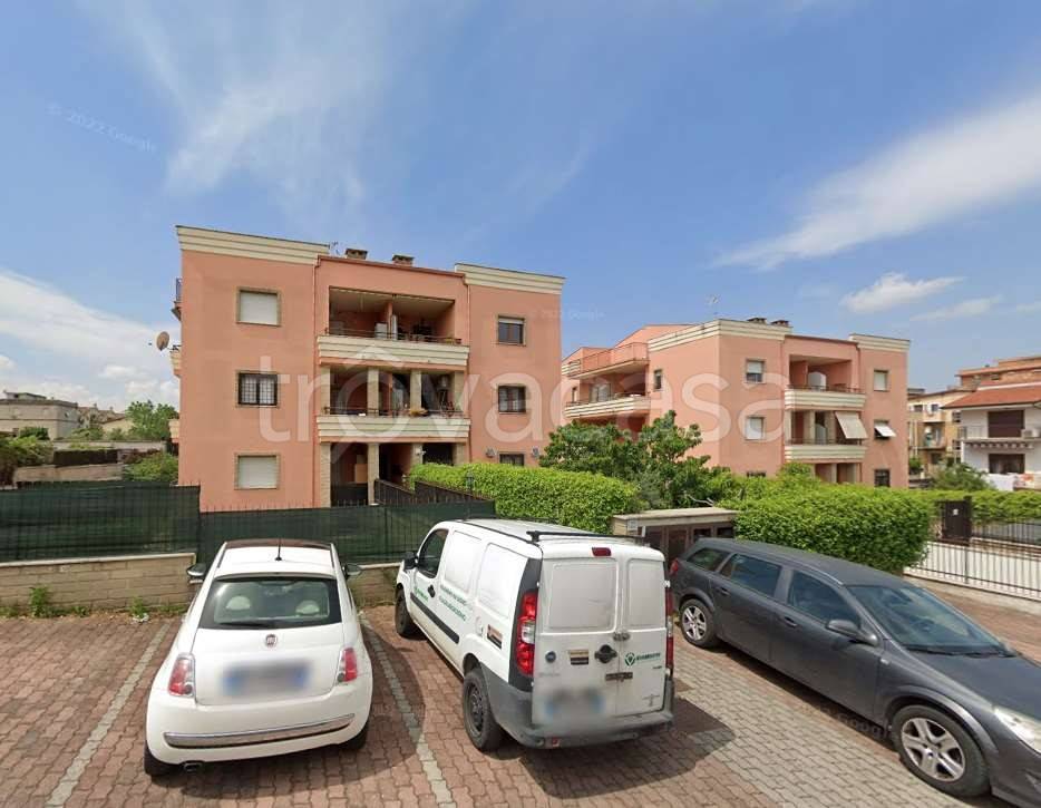 appartamento in vendita a Roma in zona Lunghezza