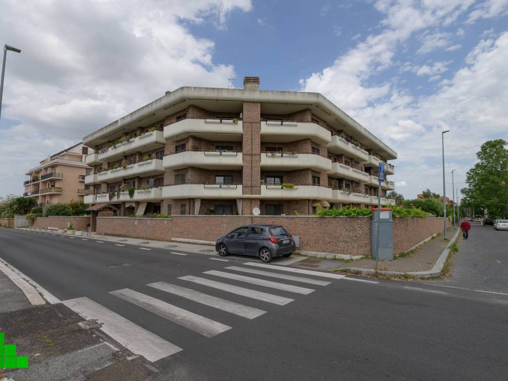 ufficio in vendita a Roma in zona Osteria del Curato