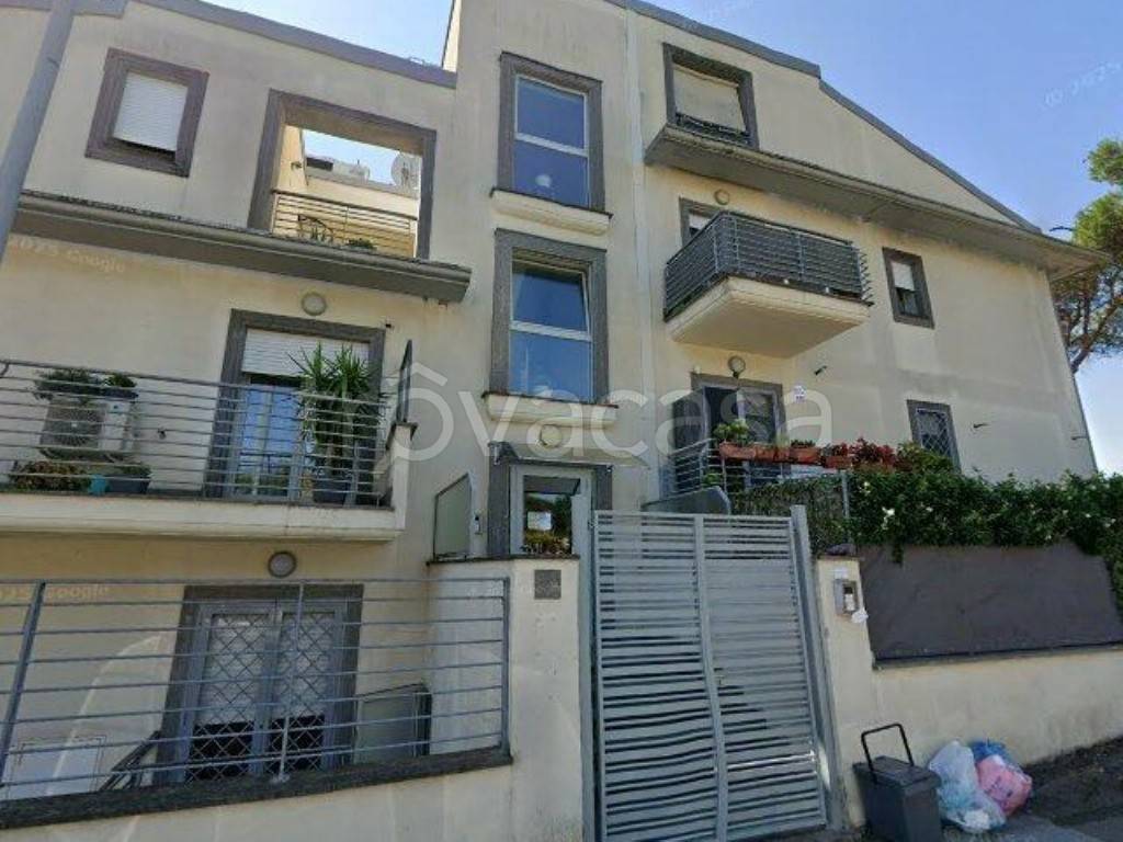 appartamento in vendita a Roma in zona Valle Muricana