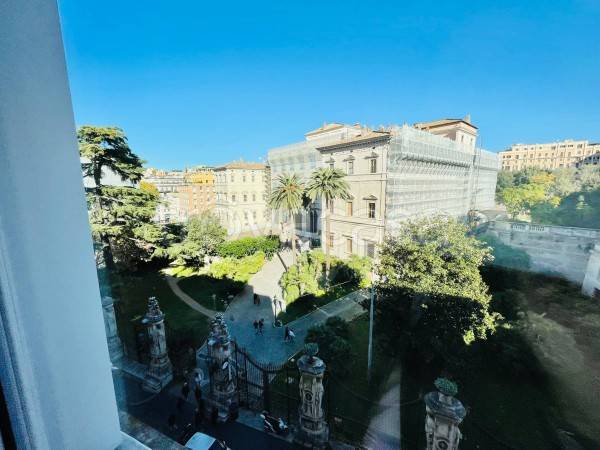appartamento in vendita a Roma in zona Trevi-Colonna
