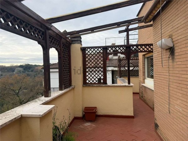 appartamento in vendita a Roma in zona Tomba di Nerone