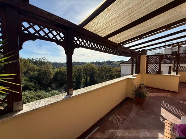 appartamento in vendita a Roma in zona Tomba di Nerone