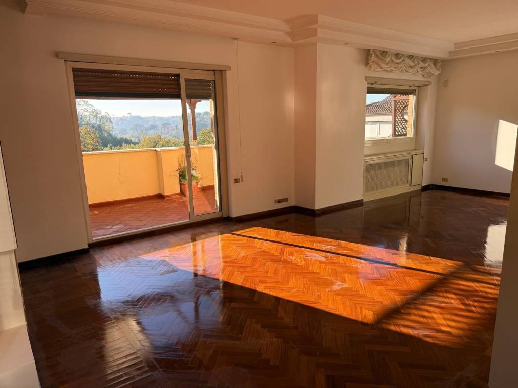 appartamento in vendita a Roma in zona Tomba di Nerone