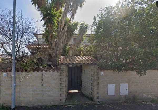 casa indipendente in vendita a Roma in zona Ostia Antica