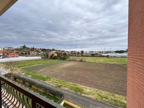 appartamento in vendita a Roma in zona Pantan Monastero