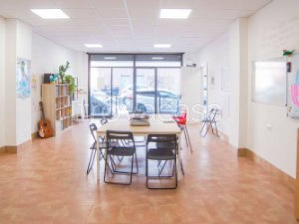 negozio in vendita a Roma in zona Tuscolano