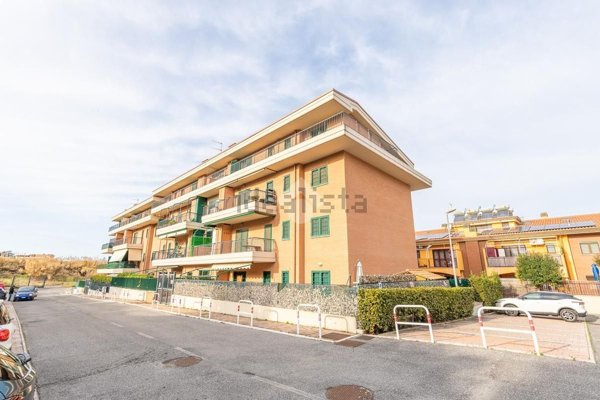 appartamento in vendita a Roma in zona Osteria del Curato