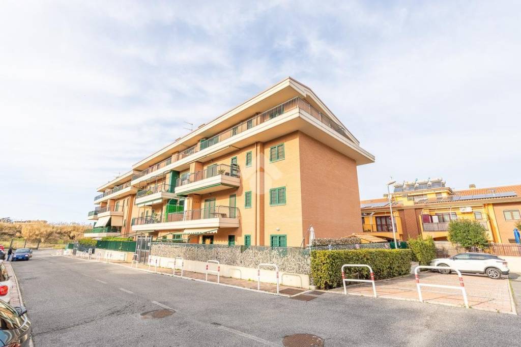 appartamento in vendita a Roma in zona Osteria del Curato