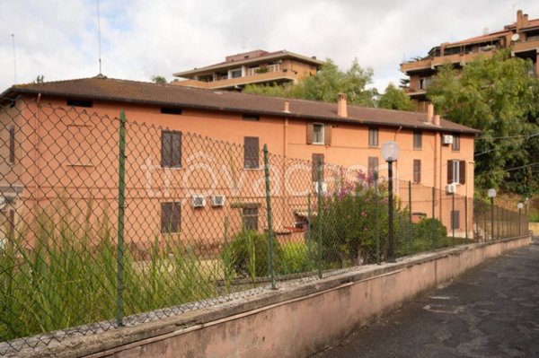 appartamento in vendita a Roma in zona Colle del Sole