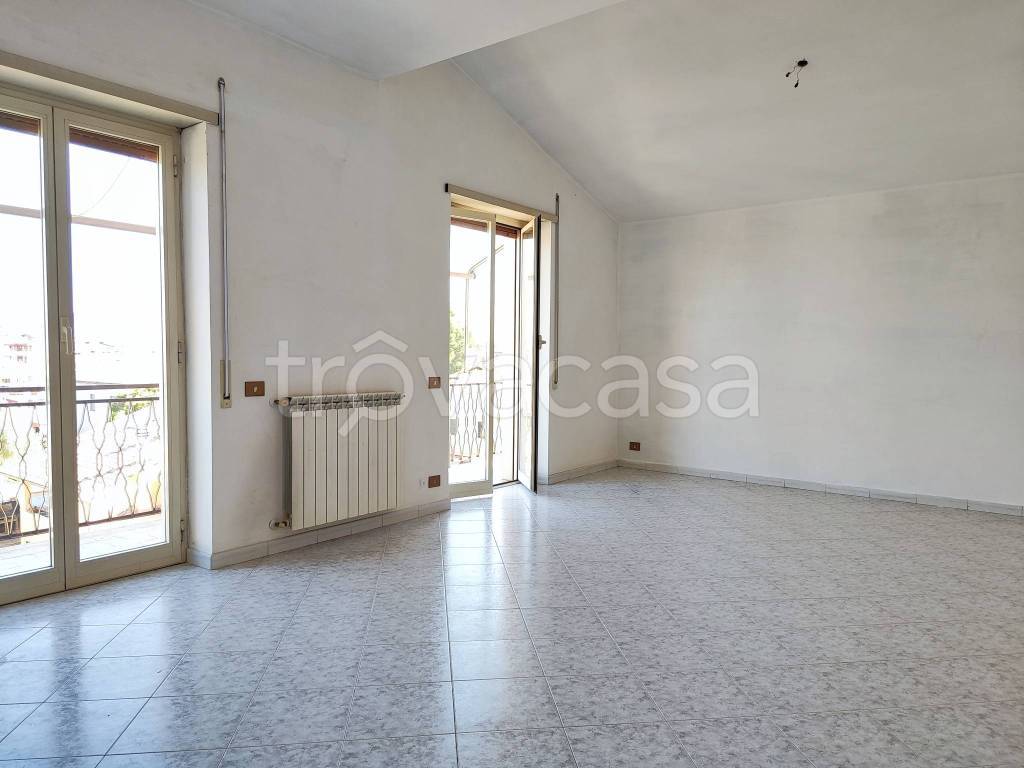 appartamento in vendita a Roma in zona Lunghezza