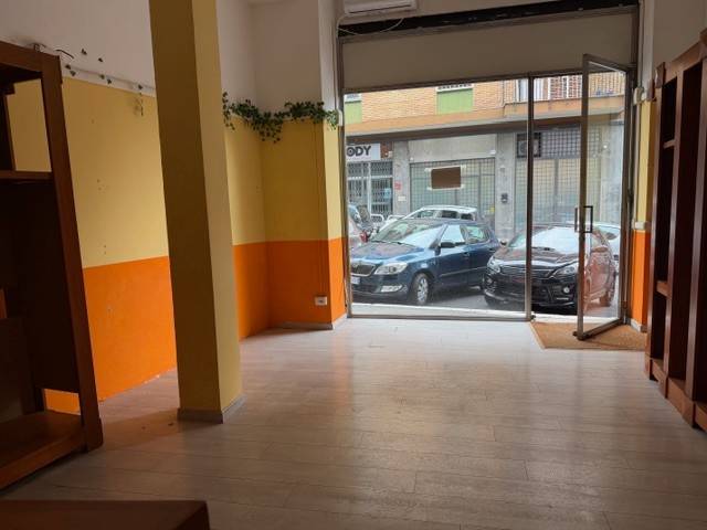 negozio in vendita a Roma in zona Tor di Quinto