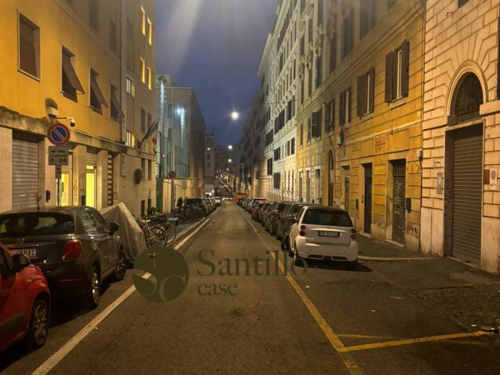negozio in vendita a Roma in zona Esquilino