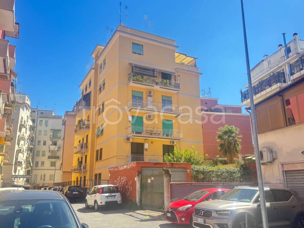 appartamento in vendita a Roma in zona Appio Claudio