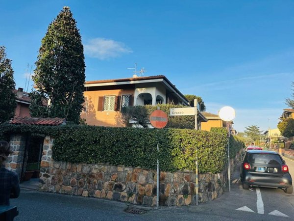 casa indipendente in vendita a Roma in zona Ardeatino