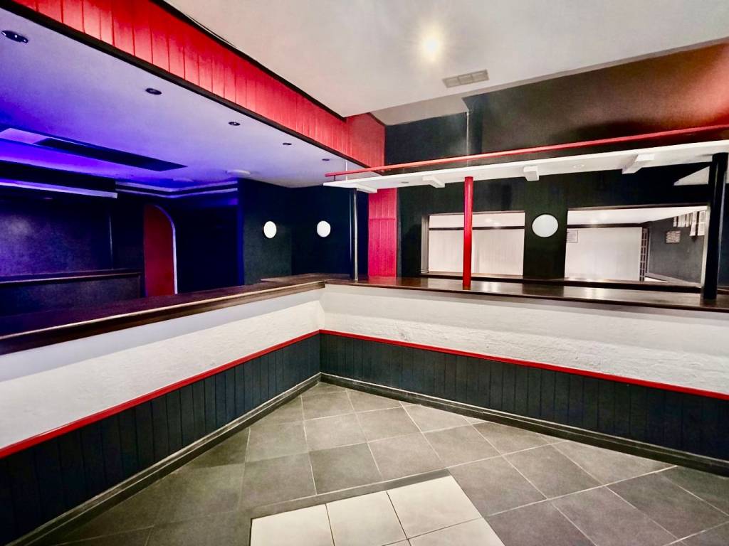 negozio in vendita a Roma in zona Acilia