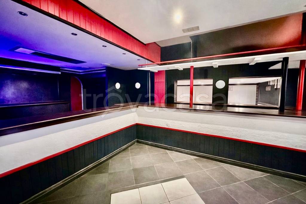 negozio in vendita a Roma in zona Acilia