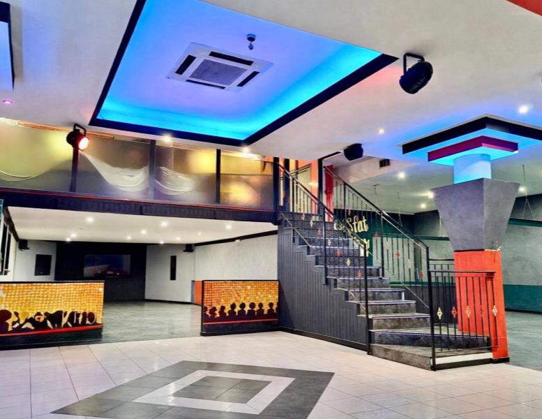 locale commerciale in vendita a Roma in zona Acilia