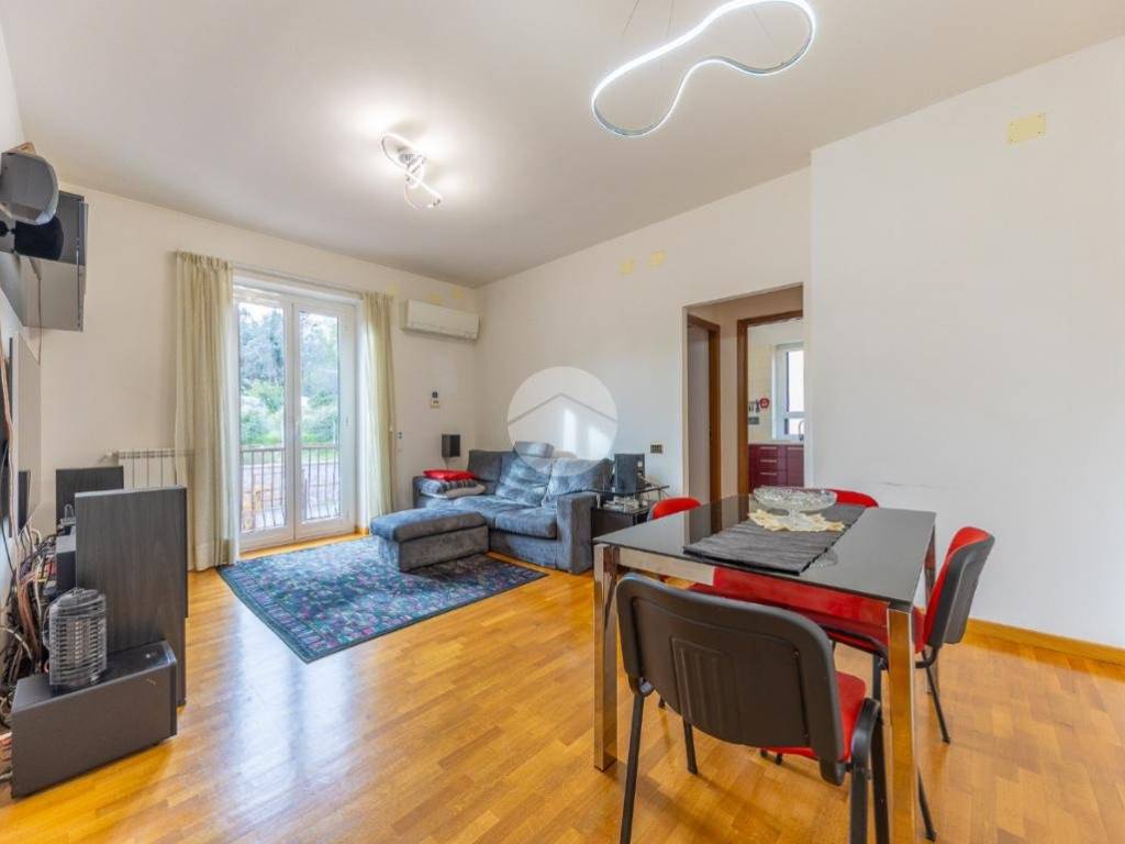 appartamento in vendita a Roma in zona Appio Pignatelli