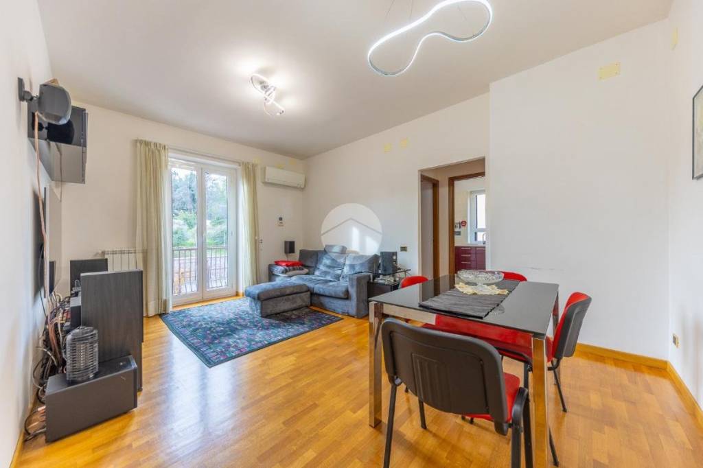 appartamento in vendita a Roma in zona Appio Pignatelli