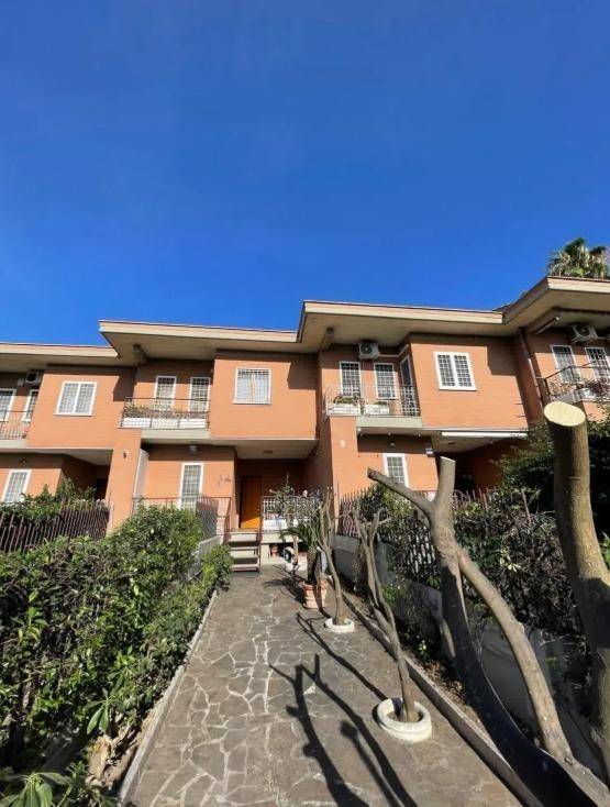casa indipendente in vendita a Roma in zona Massimina/Casal Lumbroso
