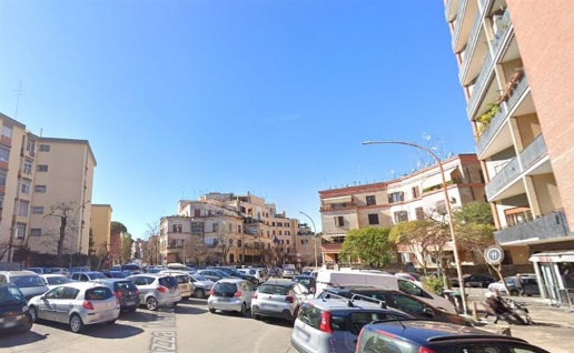 appartamento in vendita a Roma in zona Ostiense