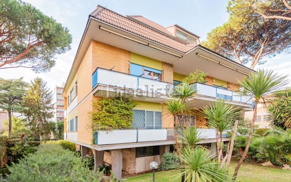 appartamento in vendita a Roma in zona EUR