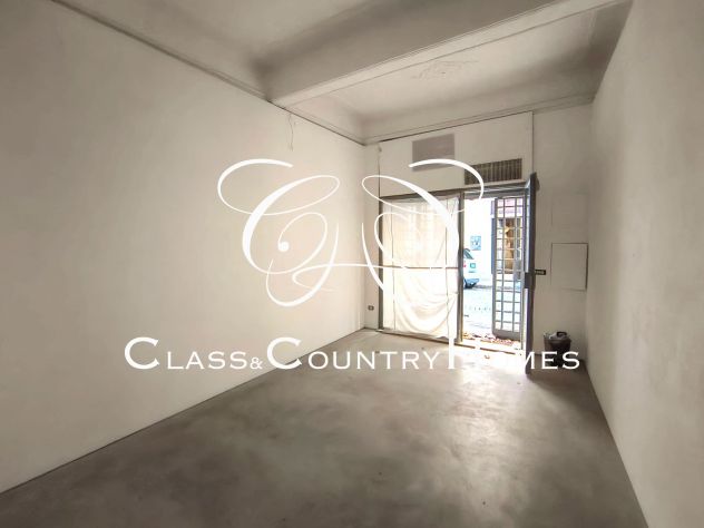 locale commerciale in vendita a Roma in zona Rione Regola