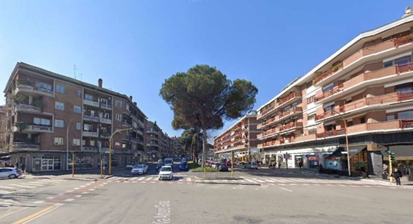 locale commerciale in vendita a Roma in zona Monte Sacro/Talenti