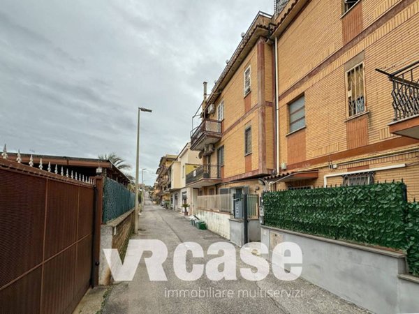 appartamento in vendita a Roma in zona Casal Morena