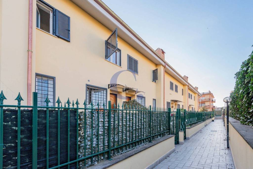 casa indipendente in vendita a Roma in zona Ponte di Nona