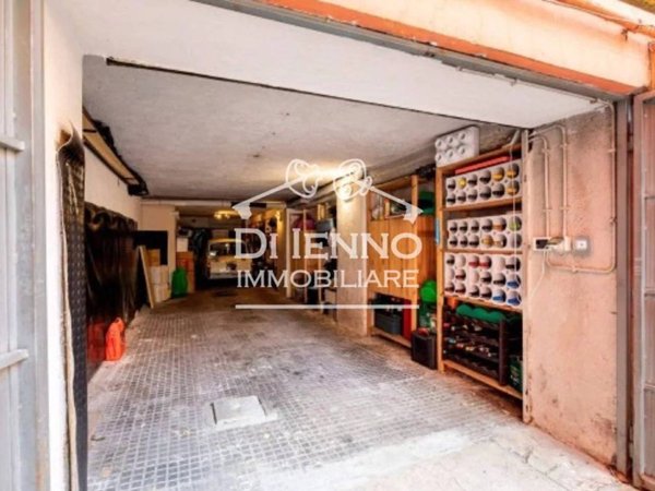 negozio in vendita a Roma in zona Tor di Quinto