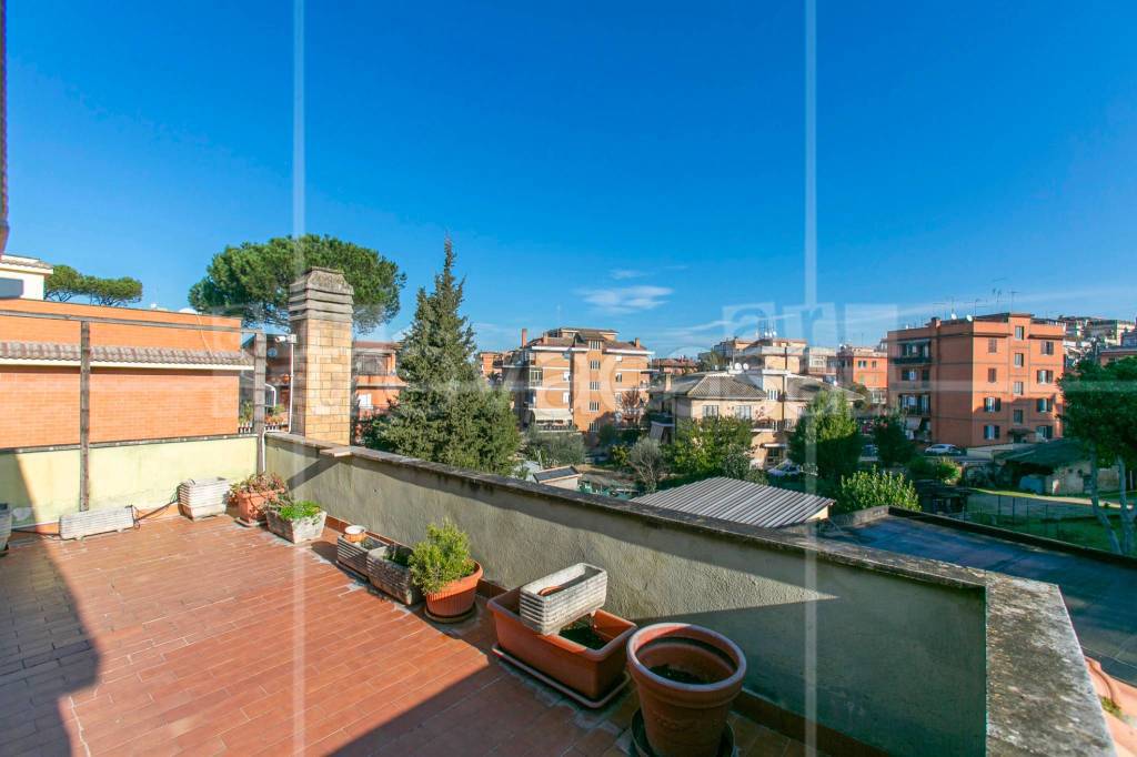 appartamento in vendita a Roma in zona Grottarossa