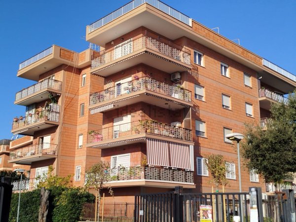 appartamento in vendita a Roma in zona Tomba di Nerone
